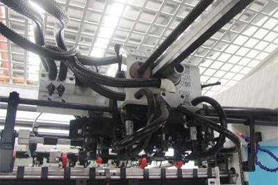 Rotierende automatische Folie, die stempelschneidene Maschine 750 x 560mm stempelt