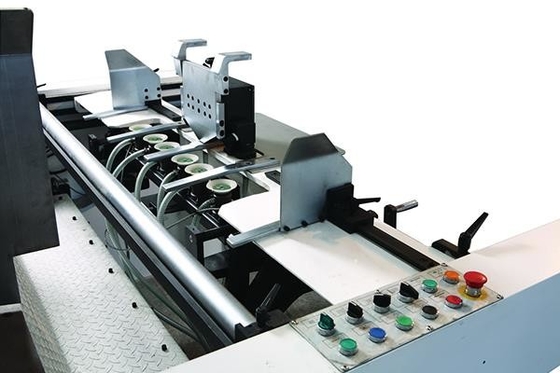 Vollautomatische Wellpappe-Stanzmaschine mit Abisoliervorrichtung