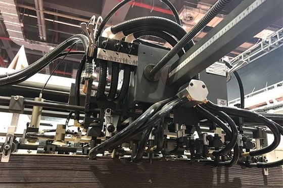 1650 x 1200mm automatischer gewölbter Kasten-stempelschneidene Maschine mit dem Abstreifen