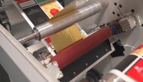 Digital-Folie, die Aufkleber-Verbesserungs-Maschine 6m/Min - 30m/Min stempelt und lackiert