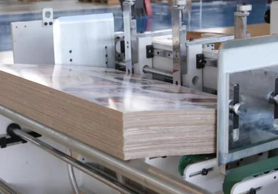 Automatischer UVlack-Poliersatiniermaschine für Pappe