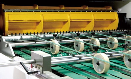 Hochgeschwindigkeits-Flachbett-Digitalschneider für Papierrollen und -Blätter mit Schneiden und Trimmen