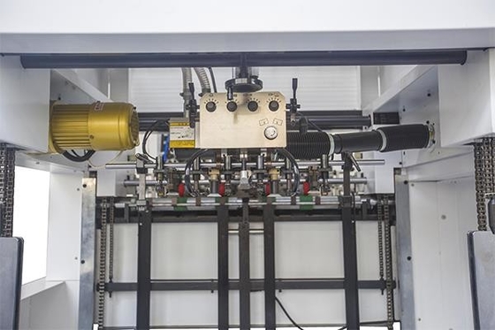 TD800S Vorpressausrüstung Flatbed Die Cutting Machine mit Stripping