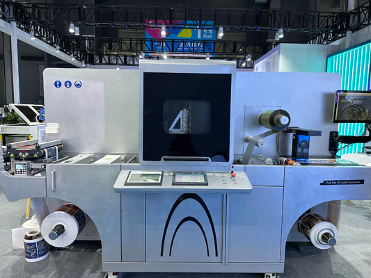 Maschine zum Drucken von digitalen Etiketten mit Roll-to-Roll-Folien und Lack