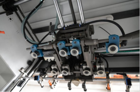 Automatische Flachmaschine zum Schneiden und Kreisen von Karton