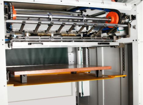 Automatische Flachmaschine zum Schneiden und Kreisen von Karton