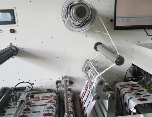 Roll-to-Roll-Digitaletikettenschneidemaschine mit Laminationsoption 27 M/min Geschwindigkeit