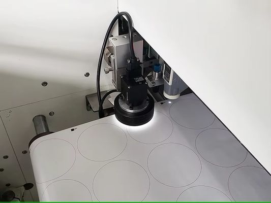 Digitaler Rollen-zu-Bogen-Laserstanzer mit max. 27 m/min Schneidegeschwindigkeit und max. 330 mm Etikettenbreite