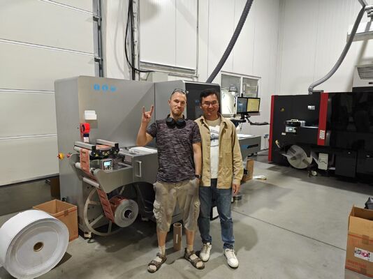 450mm Digitales Etiketten-Nachbearbeitungsgerät für Lackdruck und Kaltfolienprägung