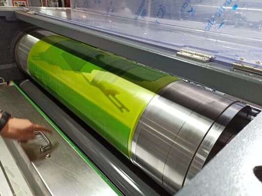 9500 Bogen/Std. A1 UV-Spotlackiermaschine mit maximaler Bogengröße 720x1060mm und einer Dicke von 80-500 g/m²