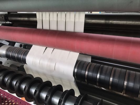 Selbstthermopapier, das Rückspulenmaschine für ATM-Papier-Rolle aufschlitzt