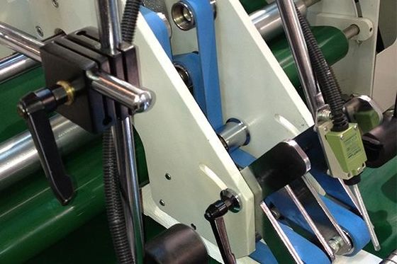 6 Kreuzspulmaschinen-Papierkasten-Karton, der Maschine 5000shipping und Behandlung klebend sich faltet