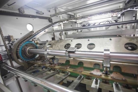 800x580mm automatische Folie, die stempelschneidene Maschine mit dem Abstreifen stempelt