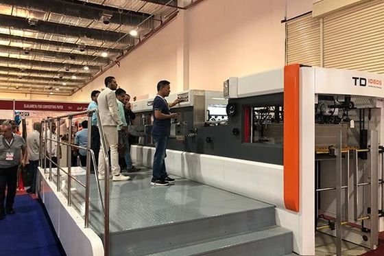 Plc-Papierpappfolie, die stempelschneidene Maschine 7500shipping und Behandlung stempelt