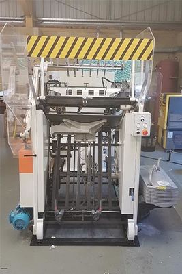 Pappautomatische Folie, die stempelschneidene Maschine 2500shipping und Behandlung stempelt