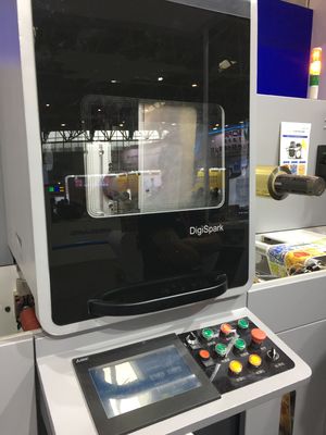 Das Digital-Folien-Stempeln beschriften die Vergrößerung der Maschine teilweises Glasieren