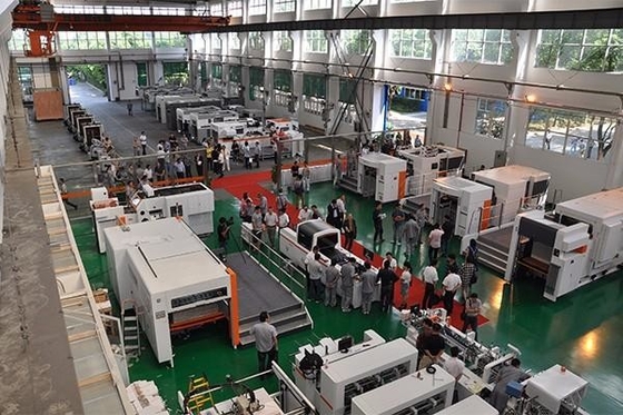 800x580mm Blatt-abstreifende stempelschneidene Maschine 7000SHIPPING UND BEHANDLUNG