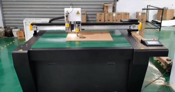 Maschine zur Verpackung von Folien mit mehreren Achsenkontrolle