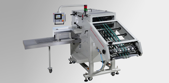 Buchbindemaschine mit Sattelheftung und Kompensationsstapler