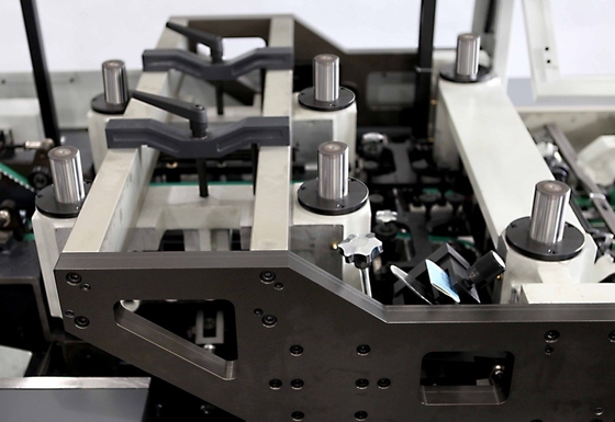Buchbindemaschine mit Sattelheftung und Kompensationsstapler